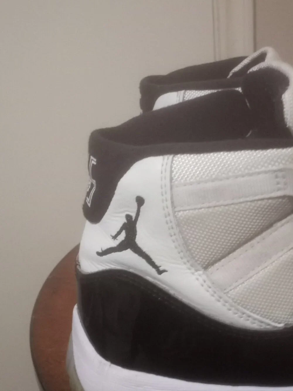 Nike Air Jordan 11 Retro Concord 2018 Size 8.5 378037-100 - Picture 4 of 16